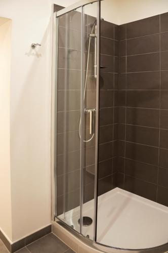 One-Bedroom Apartment image 7