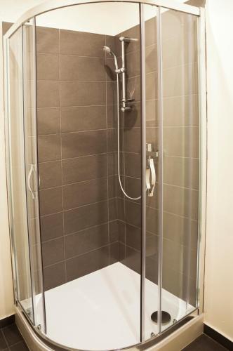 One-Bedroom Apartment image 5