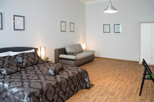 One-Bedroom Apartment image 3