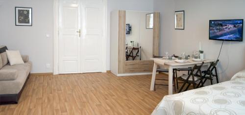 One-Bedroom Apartment image 1