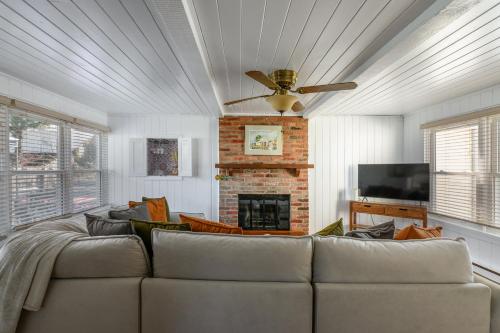 Cozy Connecticut Beach House in East Haven, USA