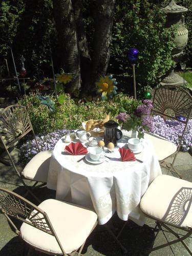 Hotel Roter Hahn - Bed & Breakfast - image 6