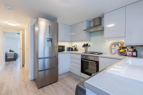 Central Windsor Modern Garden Flat, Walk 2 Sights - By Tempstay, Windsor (Foto 2)