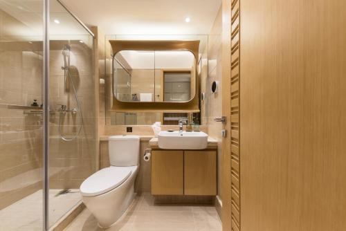 Deluxe Twin Room image 10
