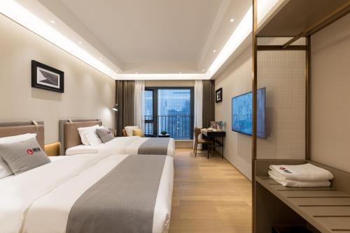 Deluxe Twin Room image 5