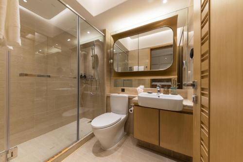 Deluxe Twin Room image 6