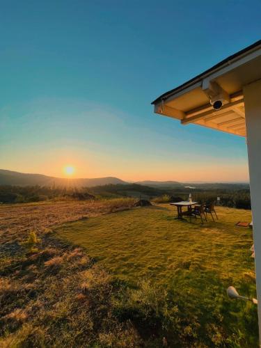 ทัศนียภาพ, Tinton Hillstay in การาทิฮัลลีกาวาล