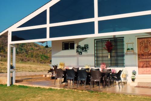 ทัศนียภาพภายนอกโรงแรม, Tinton Hillstay in การาทิฮัลลีกาวาล