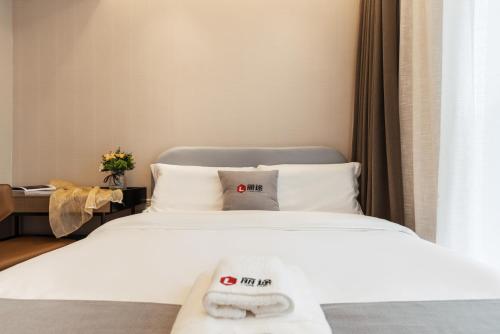 Two-bedroom, one-bathroom suite (with drying and washing machine, TV projection) image 6
