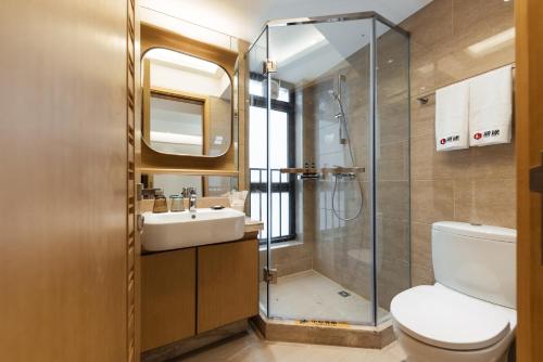 Two-bedroom, one-bathroom suite (with drying and washing machine, TV projection) image 3