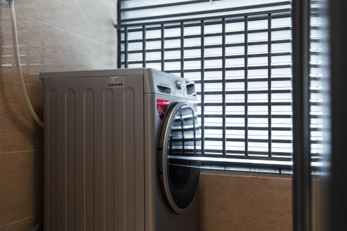 Two-bedroom, one-bathroom suite (with drying and washing machine, TV projection) image 1