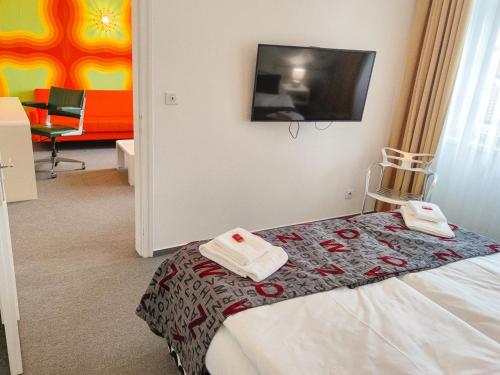 Vintage Design Hotel Sax - image 5