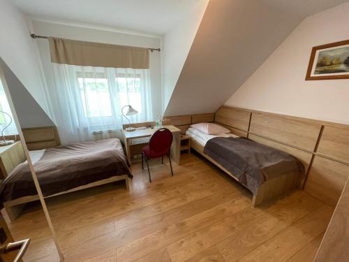 2 twin beds