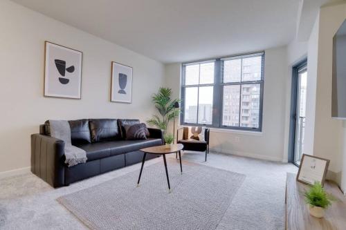 Beautiful 1BR Apt At Pentagon City with Great View