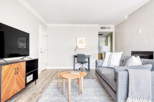 Sherman Oaks 2BR w Gym Courtyard nr TJ WF LAX-488 in Los Angeles, USA