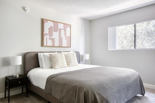 Sherman Oaks 2BR w Gym Courtyard nr TJ WF LAX-488 in Los Angeles, USA