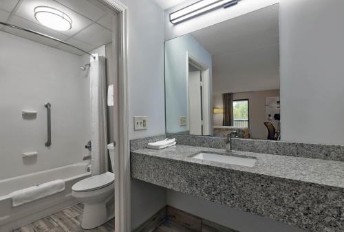 Deluxe Queen Room with Two Queen Beds - Non-Smoking