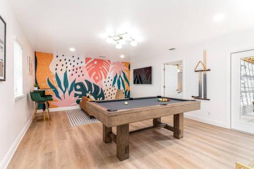 CasaOlita • Pool Table • 3mi to Beach • Full Kitch - Tap to explore photos