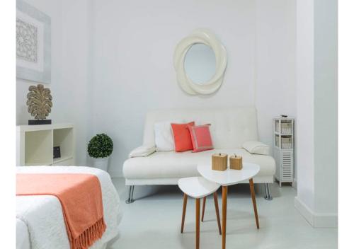 Lovely studio at the city heart! Room Type - One-Bedroom Apartment