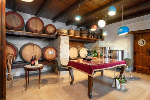 Bar/lounge, Nassibe Estate in Kouloukonas