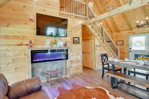 Riverside Beattyville Cabin with Kayaks and Fire Pit! in Beattyville, USA