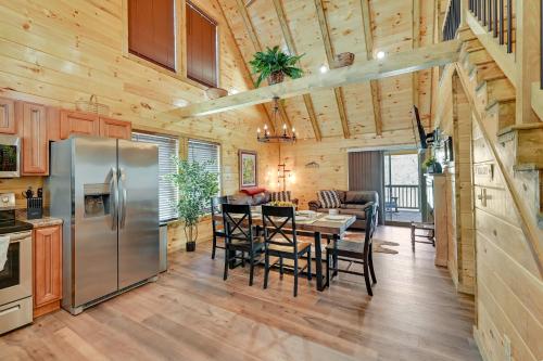 Riverside Beattyville Cabin with Kayaks and Fire Pit! in Beattyville, USA