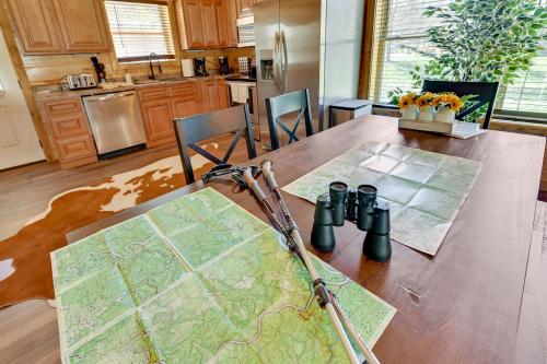 Riverside Beattyville Cabin with Kayaks and Fire Pit! in Beattyville, USA