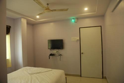 Guestroom, SK Guest House, Vizag in Maddilapalem