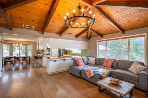 Cherry Cottage 15 min from Yosemite South Entrance in Oakhurst