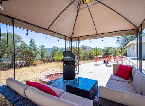 Playground, Cherry Cottage 15 min from Yosemite South Entrance in Oakhurst