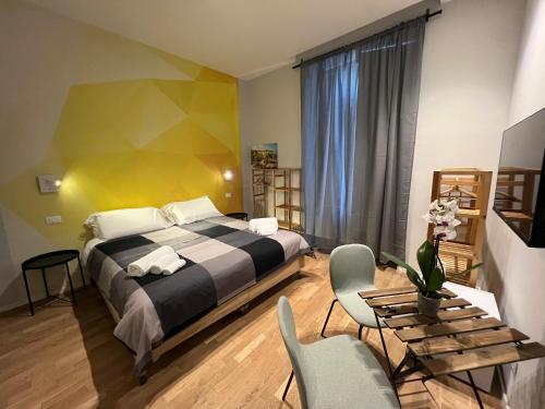Deluxe Double Room with Balcony image 10
