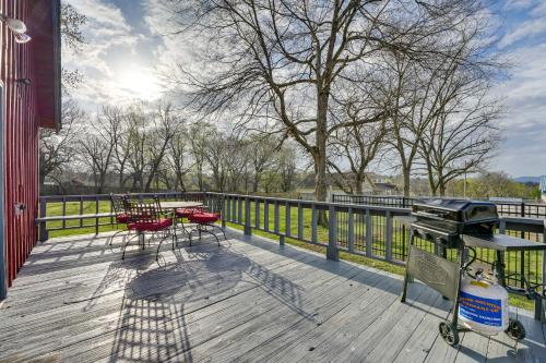 Charming Studio Home 12 Mi to Eureka Springs! in Berryville, USA