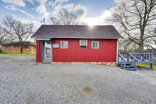 Charming Studio Home 12 Mi to Eureka Springs! in Berryville, USA