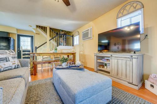 Charming Studio Home 12 Mi to Eureka Springs! in Berryville, USA