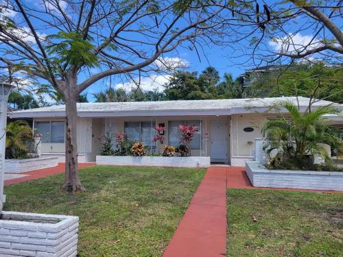 Apts with Backyard Near Fort Lauderdale Beach, Nightlife, Cruise Port, Airport in Fort Lauderdale, USA