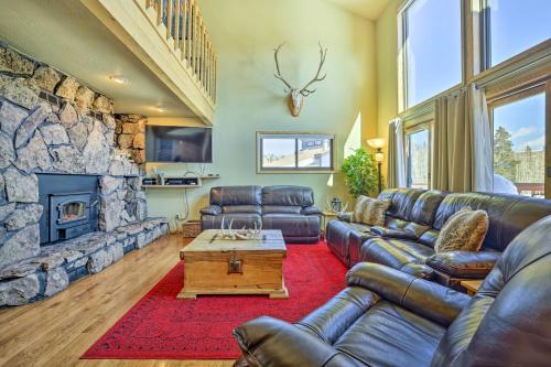 Silverthorne Home with Private Deck and Hot Tub!