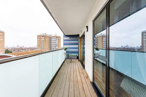 Trendy Queen's Park Apartment with Views across London