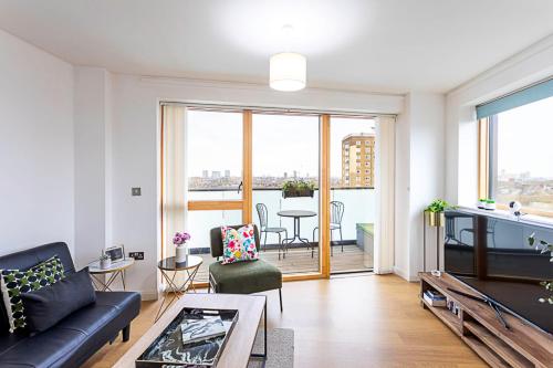 Trendy Queen's Park Apartment with Views across London