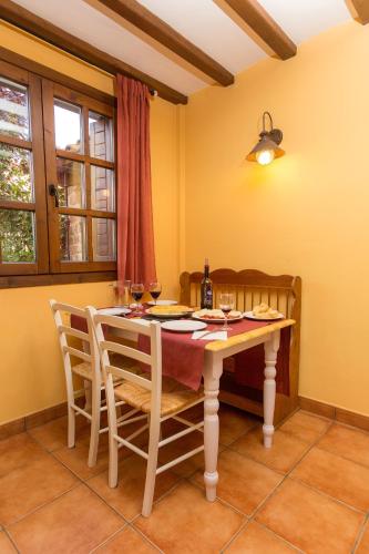 2 bedrooms house with furnished terrace at Fresneda de la Sierra Tiron