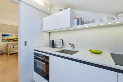 Brunohome - design apartment by the sea in Poljana