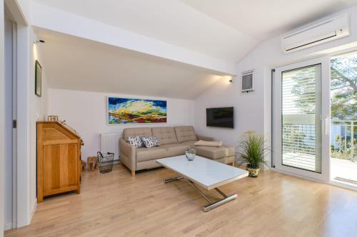 Brunohome - design apartment by the sea in Poljana