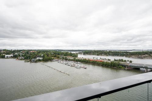 Luxury penthouse with stunning sea views & private sauna, Helsinki (Foto 9)