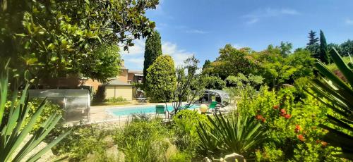 Maison de 2 chambres avec piscine partagee jardin amenage et wifi a Le Thor - Location saisonnière - Le Thor