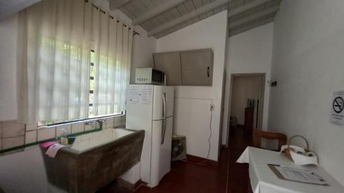 Casa de Huéspedes Muñiz sobre parque de 1000m2, 1 dormitorio, 20m2 cubiertos, baño con ducha, pileta cilíndrica de 3x076