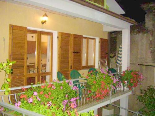 2 bedrooms apartement with furnished balcony and wifi at Prabione 8 km away from the beach