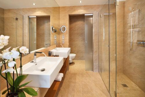 Tauern Spa Hotel & Therme - image 10