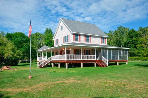 Whiskey River Cottages formerly Seaway Slips in Cape Vincent (NY)