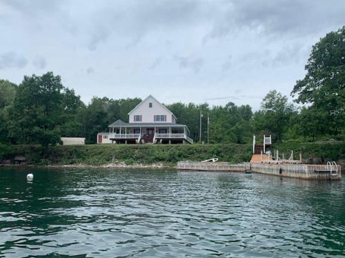 . Whiskey River Cottages formerly Seaway Slips