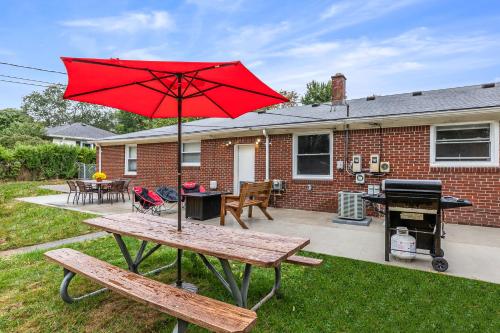 Warm & Comfy 2BR, Huge Backyard, Great Location!