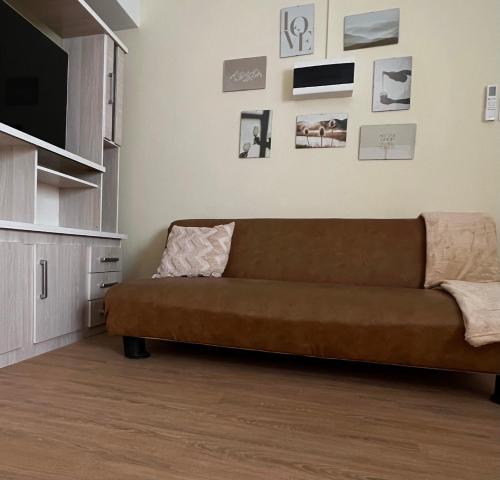 One-Bedroom Apartment image 4